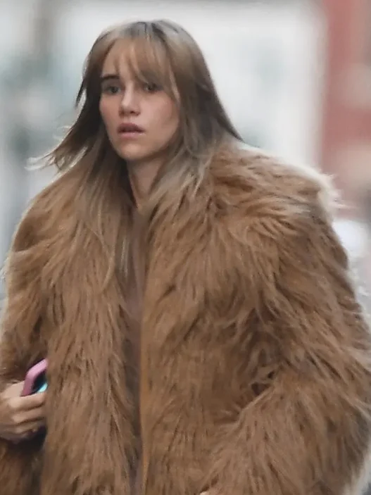suki waterhouse keeps '70s glam rock alive in winter chic